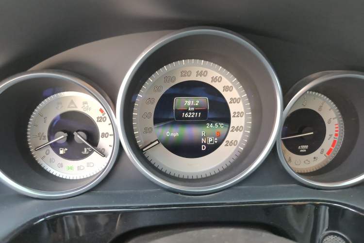 Used Mercedes-Benz E-Class 2014 E 300 L Sport Edition Odometer Close Up
