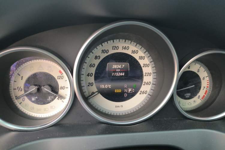 Used Mercedes-Benz E-Class 2014 E 260 Coupe Odometer Close Up