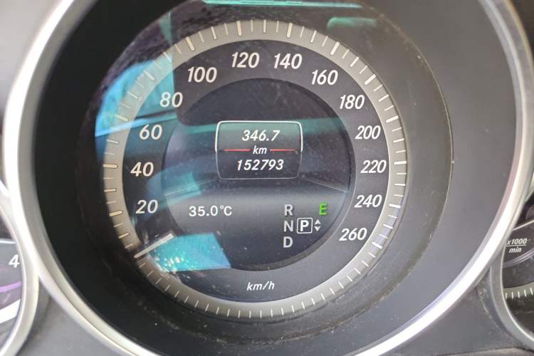 Used Mercedes-Benz E-Class 2014 Facelift E 300 L Odometer Close Up