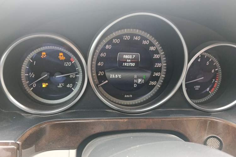 Used Mercedes-Benz E-Class 2014 Facelifted E 260 L Luxury Edition Odometer Close Up