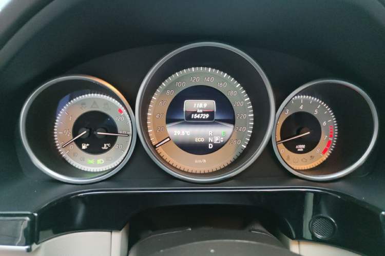 Used Mercedes-Benz E-Class 2014 E 260 L Sport Edition Odometer Close Up