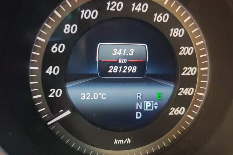 Used Mercedes-Benz E-Class 2014 E 300 L Odometer Close Up