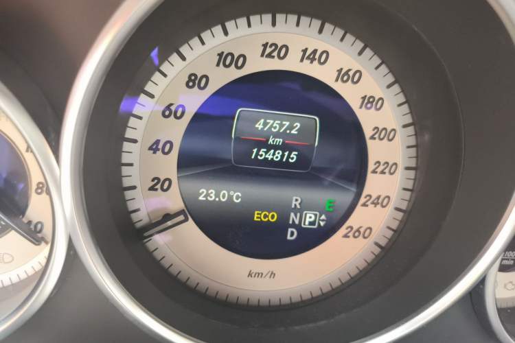 Used Mercedes-Benz E-Class 2014 E 260 L Sport Edition Odometer Close Up