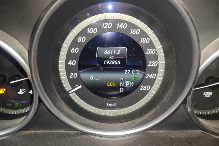 Used Mercedes-Benz E-Class 2014 E 260 L Odometer Close Up