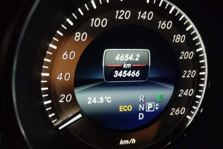 Used Mercedes-Benz E-Class 2014 E 260 L Sport Edition Odometer Close Up