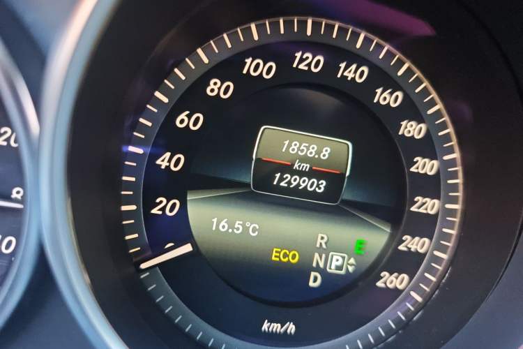 Used Mercedes-Benz E-Class 2014 E 260 L Odometer Close Up