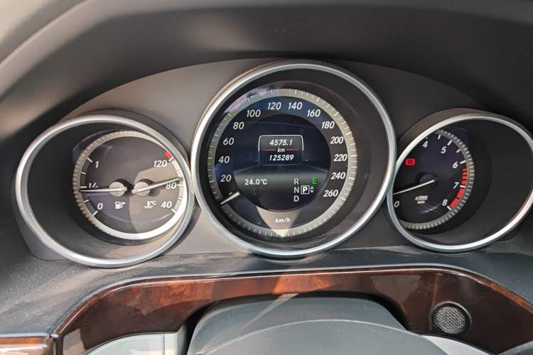 Used Mercedes-Benz E-Class 2014 E 260 L Luxury Model Odometer Close Up