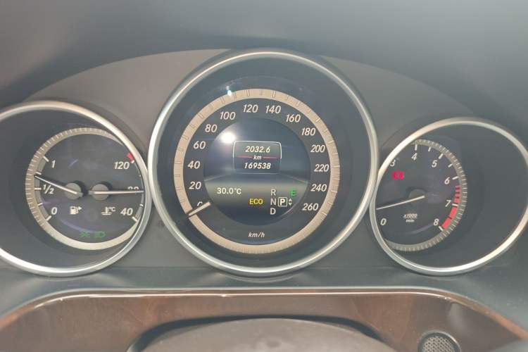 Used Mercedes-Benz E-Class 2014 E 260 L Odometer Close Up