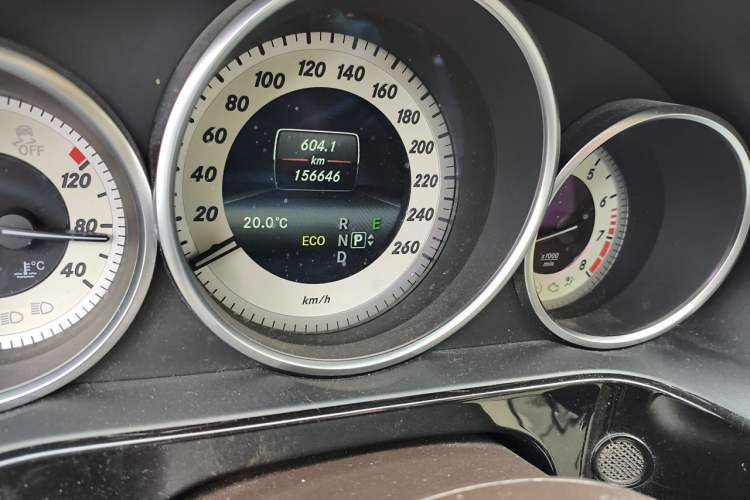 Used Mercedes-Benz E-Class 2014 E 260 L Sport Edition Odometer Close Up
