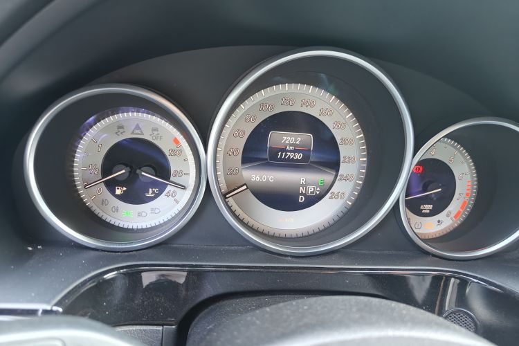 Used Mercedes-Benz E-Class 2014 E 260 L Sport Edition Odometer Close Up