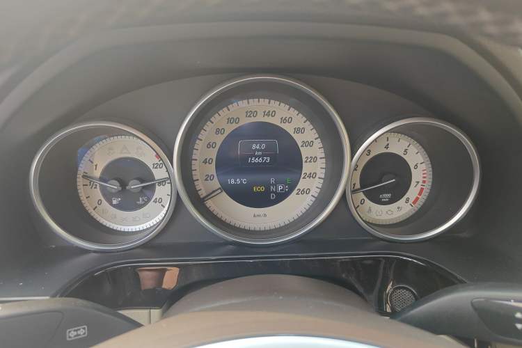 Used Mercedes-Benz E-Class 2014 E 260 L Sport Edition Odometer Close Up