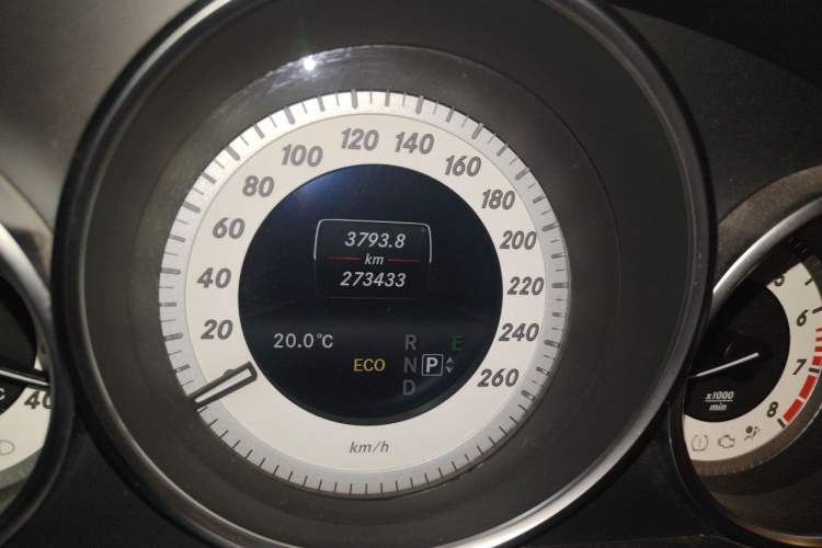 Used Mercedes-Benz E-Class 2014 E 260 L Sport Edition Odometer Close Up