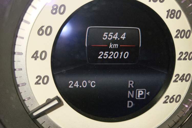 Used Mercedes-Benz E-Class 2014 E 260 L Sport Edition Odometer Close Up