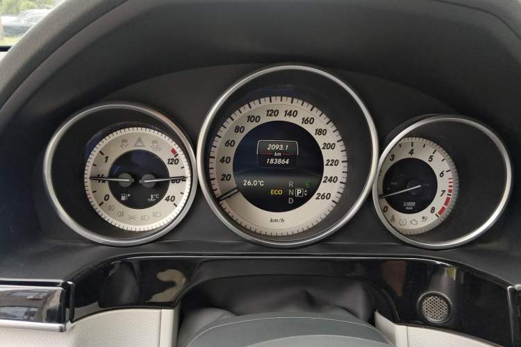 Used Mercedes-Benz E-Class 2014 E 260 L Sport Edition Odometer Close Up