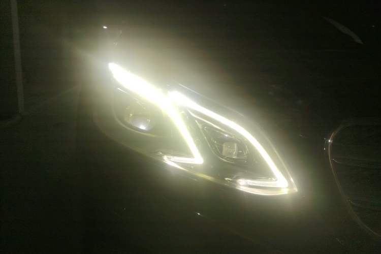 Used Mercedes-Benz E-Class 2014 Restyled E 400 L Sport Luxury Edition Right Front Headlight