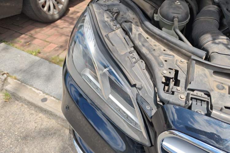 Used Mercedes-Benz E-Class 2014 Restyled E 300 L Sport Edition Right Front Headlight