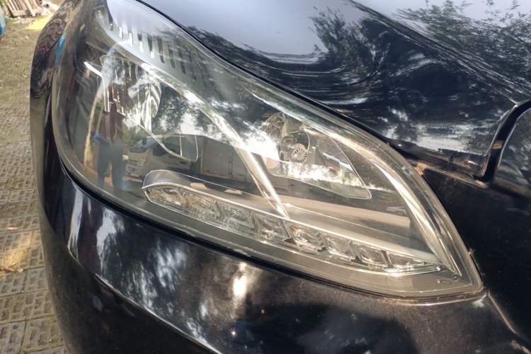 Used Mercedes-Benz E-Class 2014 E 260 L Sport Edition Right Front Headlight