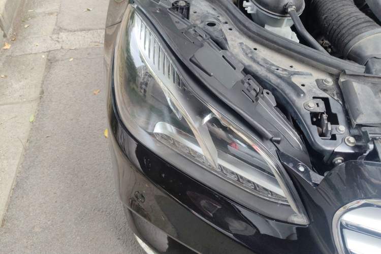 Used Mercedes-Benz E-Class 2014 E 300 L Sport Edition Right Front Headlight