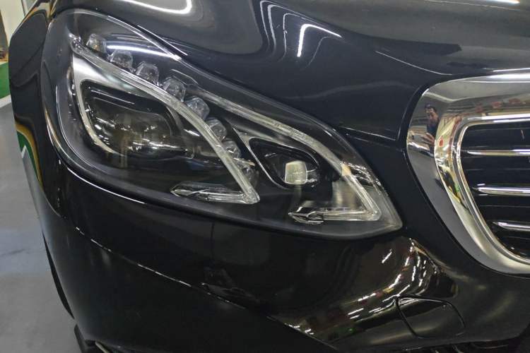 Used Mercedes-Benz E-Class 2014 E 260 L Luxury Model Right Front Headlight