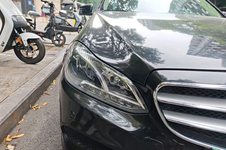 Used Mercedes-Benz E-Class 2014 E 300 L Sport Edition Right Front Headlight