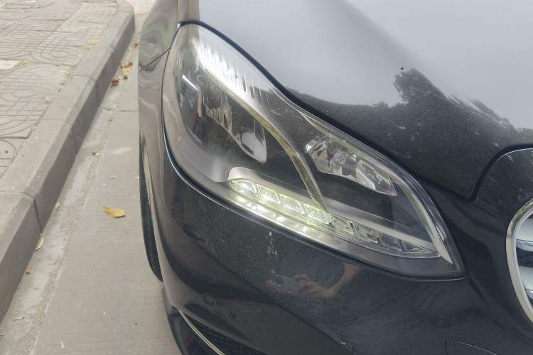 Used Mercedes-Benz E-Class 2014 E 260 L Sport Edition Right Front Headlight