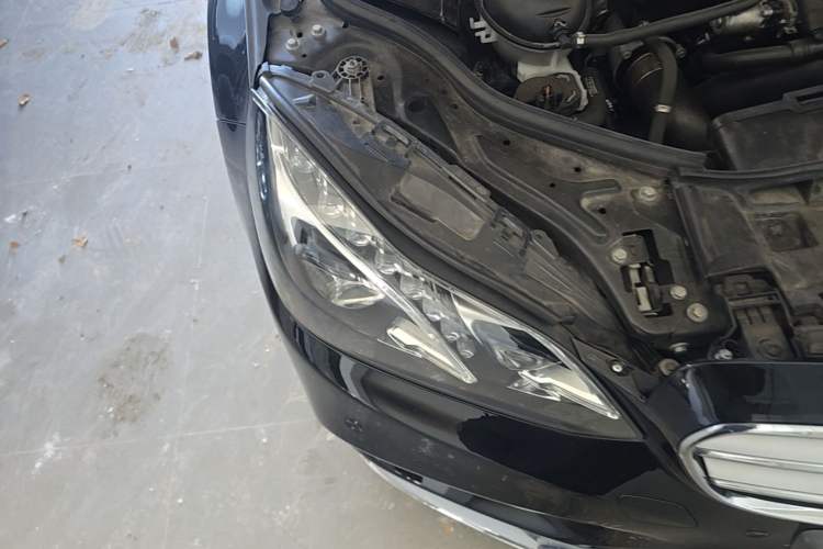 Used Mercedes-Benz E-Class 2014 Revised E 260 L Sport Luxury Edition Right Front Headlight