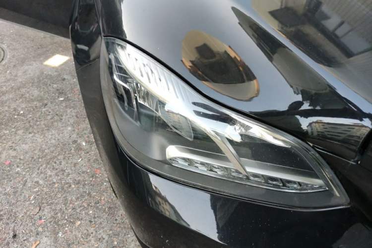 Used Mercedes-Benz E-Class 2014 E 260 L Sport Edition Right Front Headlight