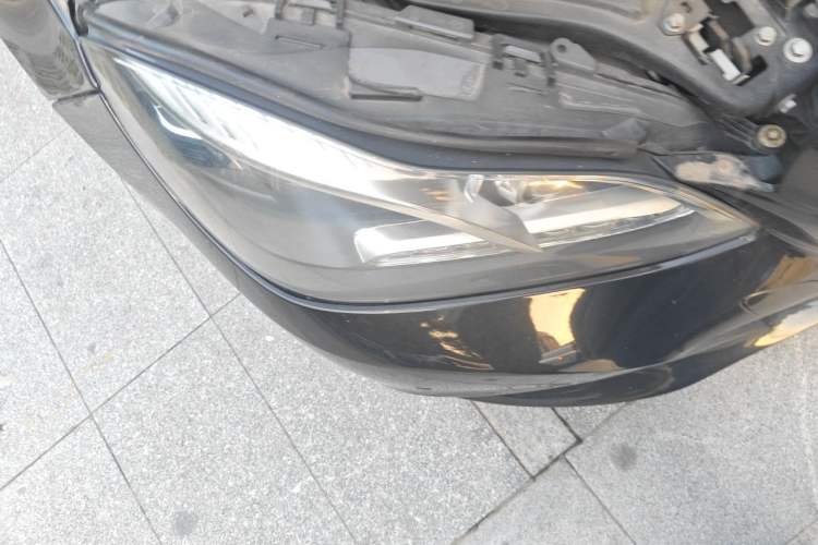 Used Mercedes-Benz E-Class 2014 E 260 L Sport Edition Right Front Headlight