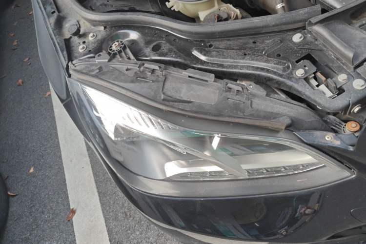 Used Mercedes-Benz E-Class 2014 E 260 L Sport Edition Right Front Headlight