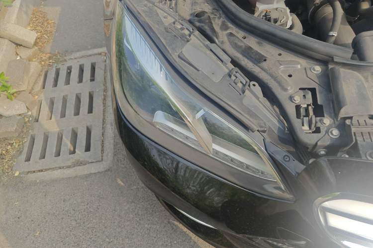 Used Mercedes-Benz E-Class 2014 E 260 L Sport Edition Right Front Headlight