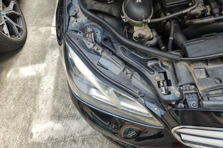 Used Mercedes-Benz E-Class 2014 E 260 L Sport Edition Right Front Headlight