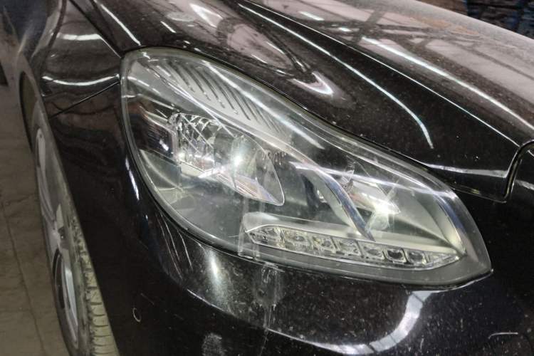 Used Mercedes-Benz E-Class 2014 E 260 L Sport Edition Right Front Headlight