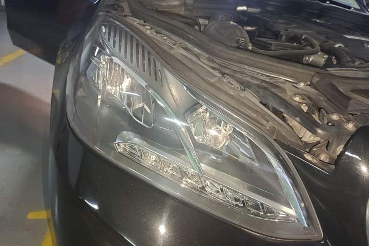 Used Mercedes-Benz E-Class 2014 E 260 L Sport Edition Right Front Headlight