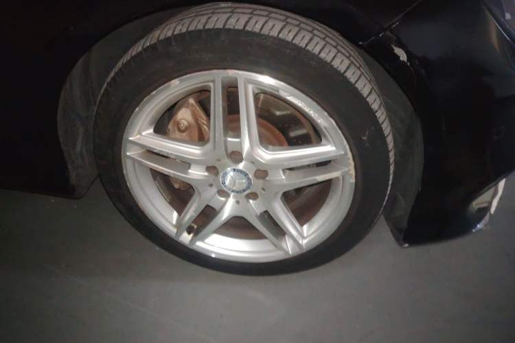 Used Mercedes-Benz E-Class 2014 Restyled E 400 L Sport Luxury Edition Right Front Wheel Hub