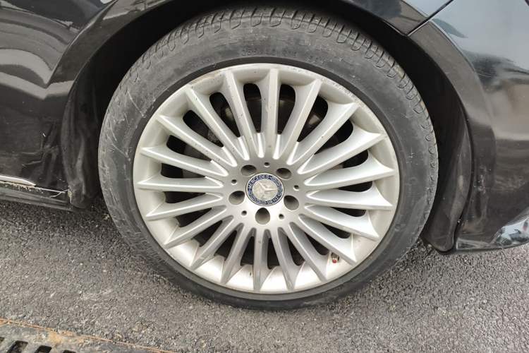 Used Mercedes-Benz E-Class 2014 Facelifted E 260 L Luxury Edition Right Front Wheel Hub