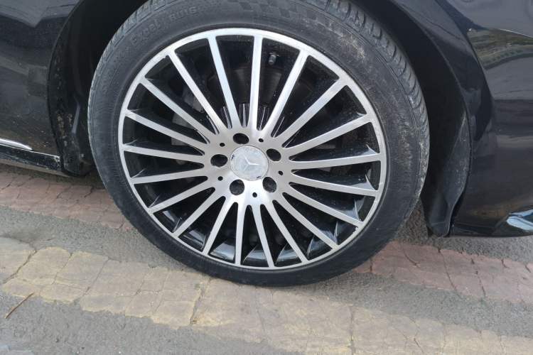 Used Mercedes-Benz E-Class 2014 E 300 L Right Front Wheel Hub