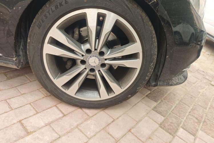 Used Mercedes-Benz E-Class 2014 E 260 L Sport Edition Right Front Wheel Hub