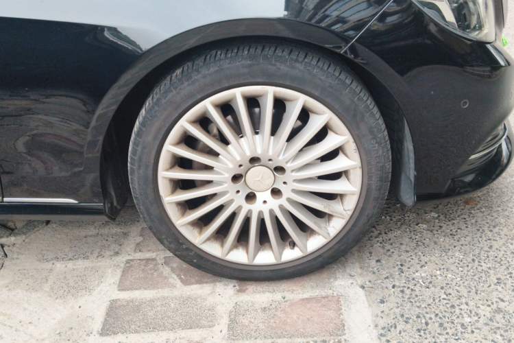Used Mercedes-Benz E-Class 2014 E 260 L Luxury Model Right Front Wheel Hub