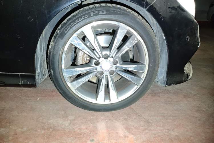 Used Mercedes-Benz E-Class 2014 Restyled E 260 L Sport Edition Right Front Wheel Hub