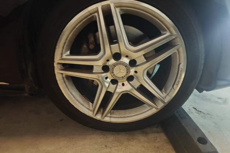 Used Mercedes-Benz E-Class 2014 E 400 L Hybrid Right Front Wheel Hub