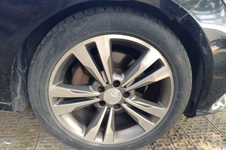 Used Mercedes-Benz E-Class 2014 E 260 L Sport Edition Right Front Wheel Hub