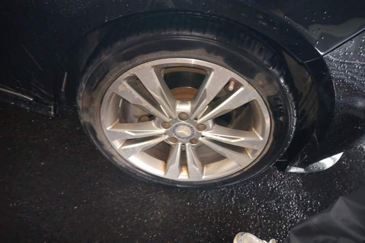 Used Mercedes-Benz E-Class 2014 E 300 L Sport Edition Right Front Wheel Hub