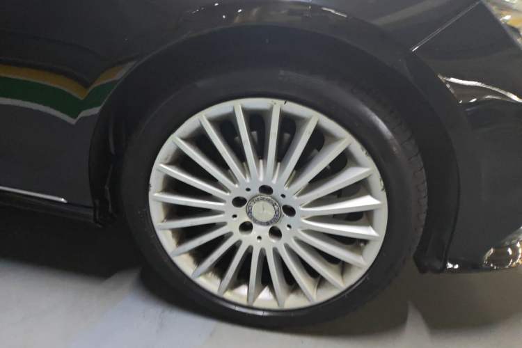 Used Mercedes-Benz E-Class 2014 E 260 L Luxury Model Right Front Wheel Hub
