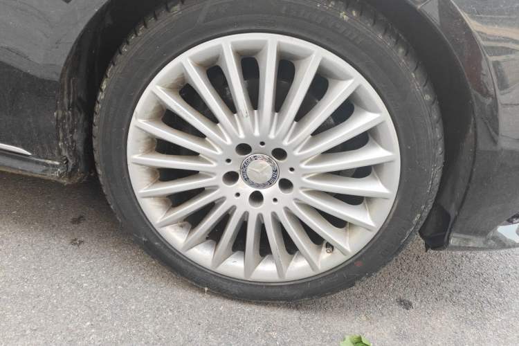 Used Mercedes-Benz E-Class 2014 Facelifted E 260 L Luxury Edition Right Front Wheel Hub