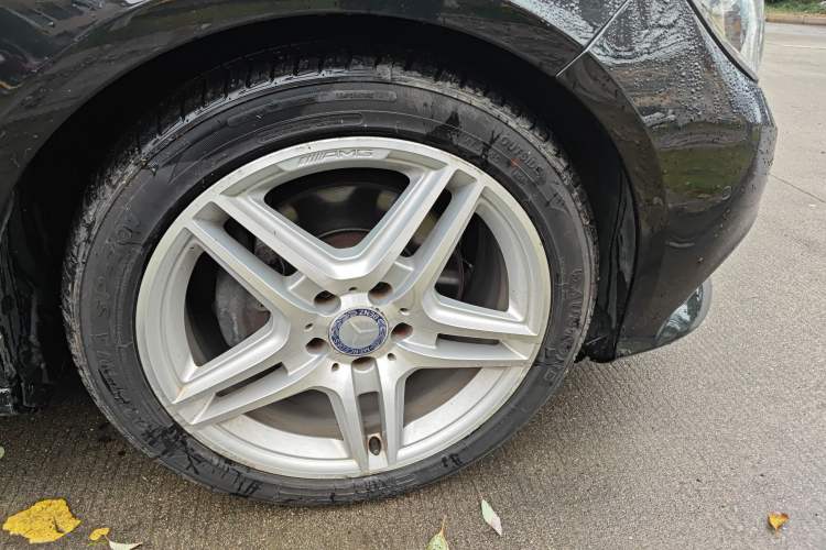 Used Mercedes-Benz E-Class 2014 E 400 L Hybrid Right Front Wheel Hub