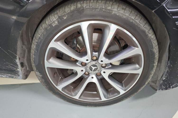 Used Mercedes-Benz E-Class 2014 Restyled E 260 L Sport Edition Right Front Wheel Hub
