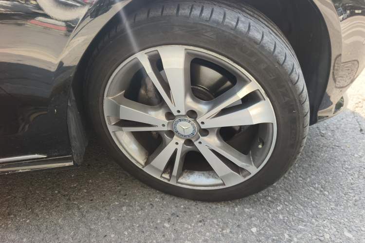 Used Mercedes-Benz E-Class 2014 E 400 L Hybrid Right Front Wheel Hub