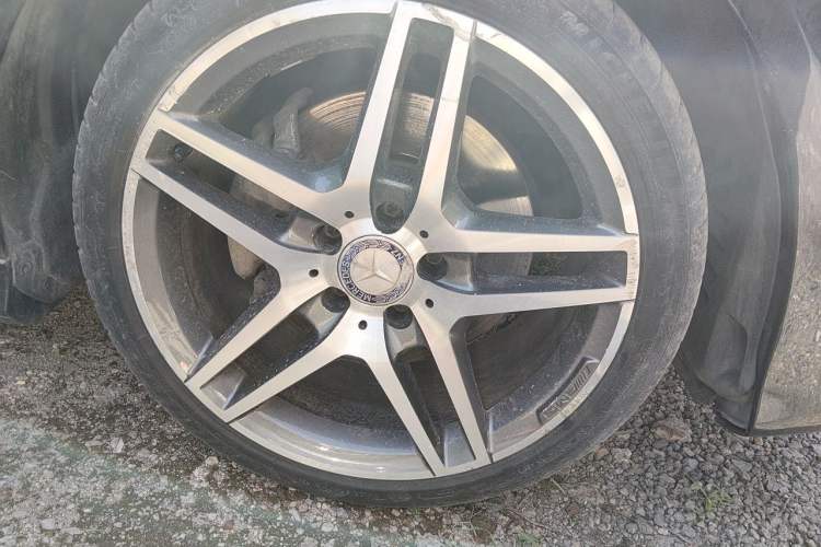 Used Mercedes-Benz E-Class 2014 E 260 L Sport Luxury Model Right Front Wheel Hub