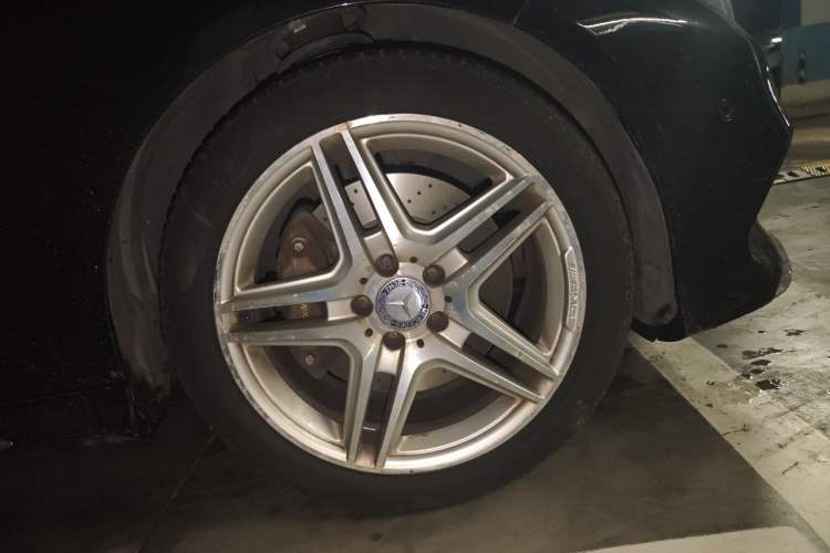Used Mercedes-Benz E-Class 2014 E 400 L Sport Luxury Edition Right Front Wheel Hub