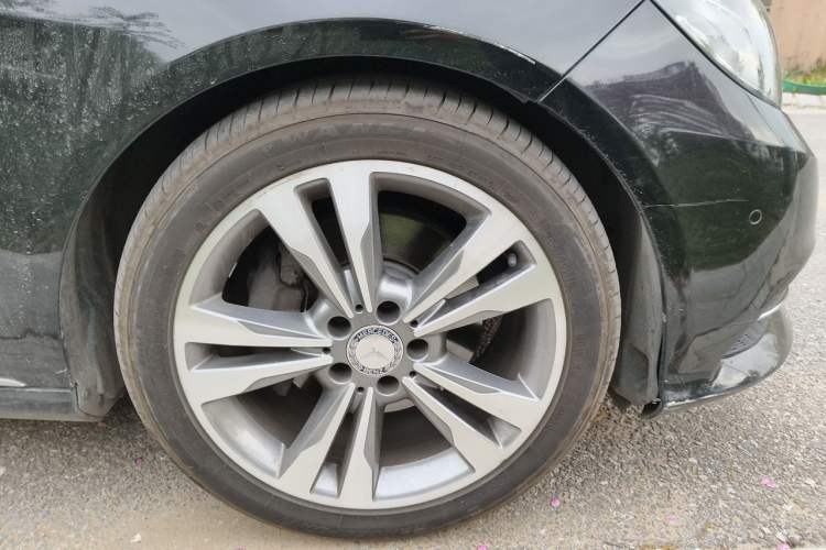 Used Mercedes-Benz E-Class 2014 E 260 L Sport Edition Right Front Wheel Hub